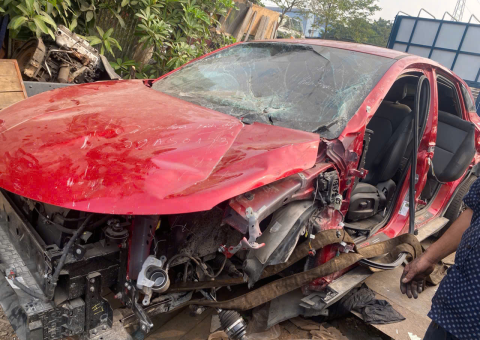 Thu mua xe tai nạn