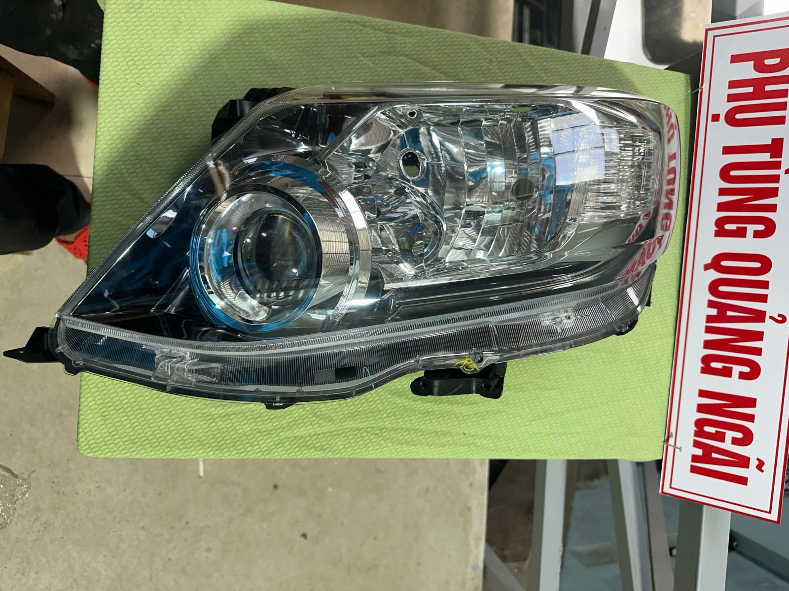 phụ tùng oto cũ gần đây