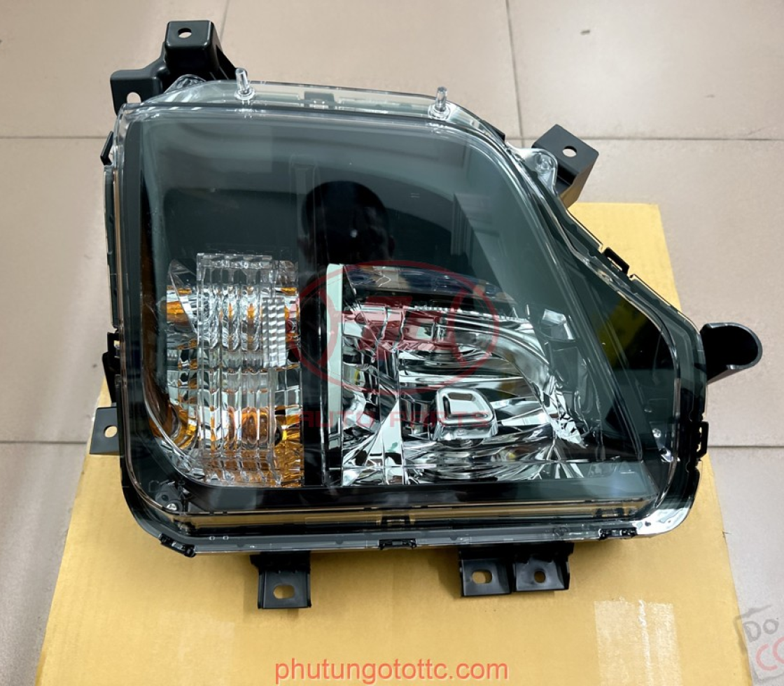 ĐÈN PHA TRITON 2019