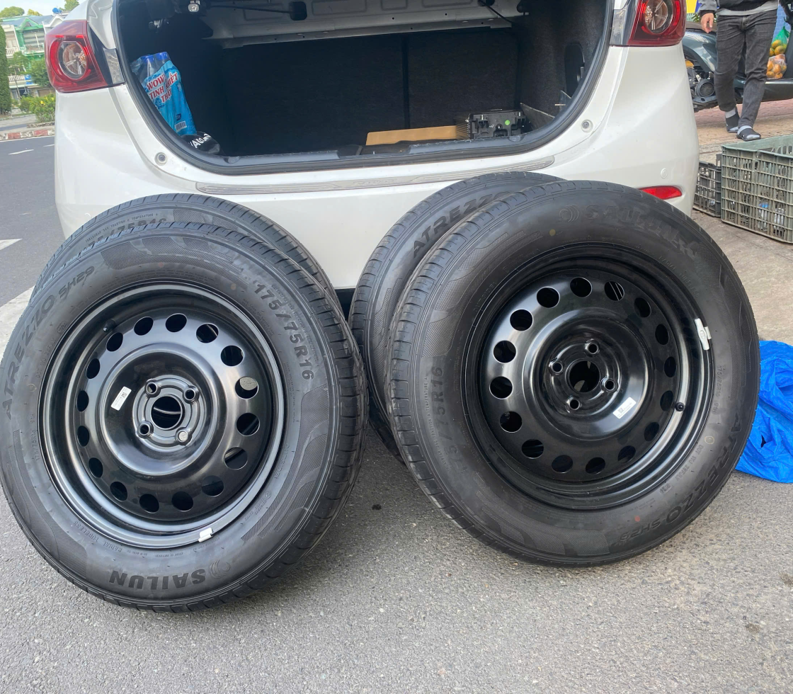 VỎ/LỐP XE VF3 ZIN - THÁO XE MỚI 99%