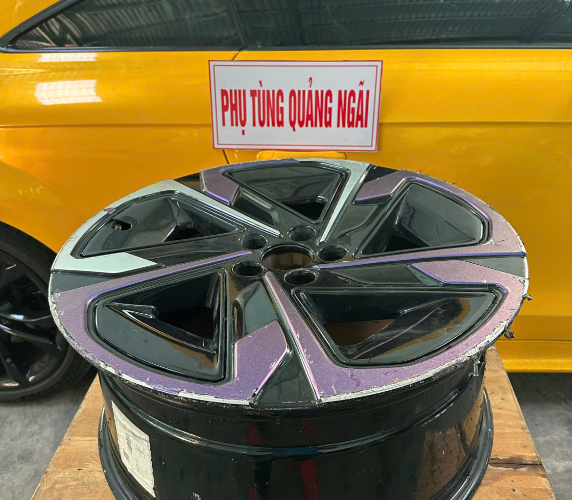 MÂM BÁNH XE VF9 ZIN - THÁO XE 