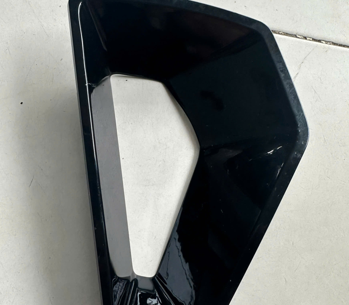 CHỤP ỐP NHỰA ĐEN MÂM VF8 XỊN CHÍNH HÃNG - MỚI 100%