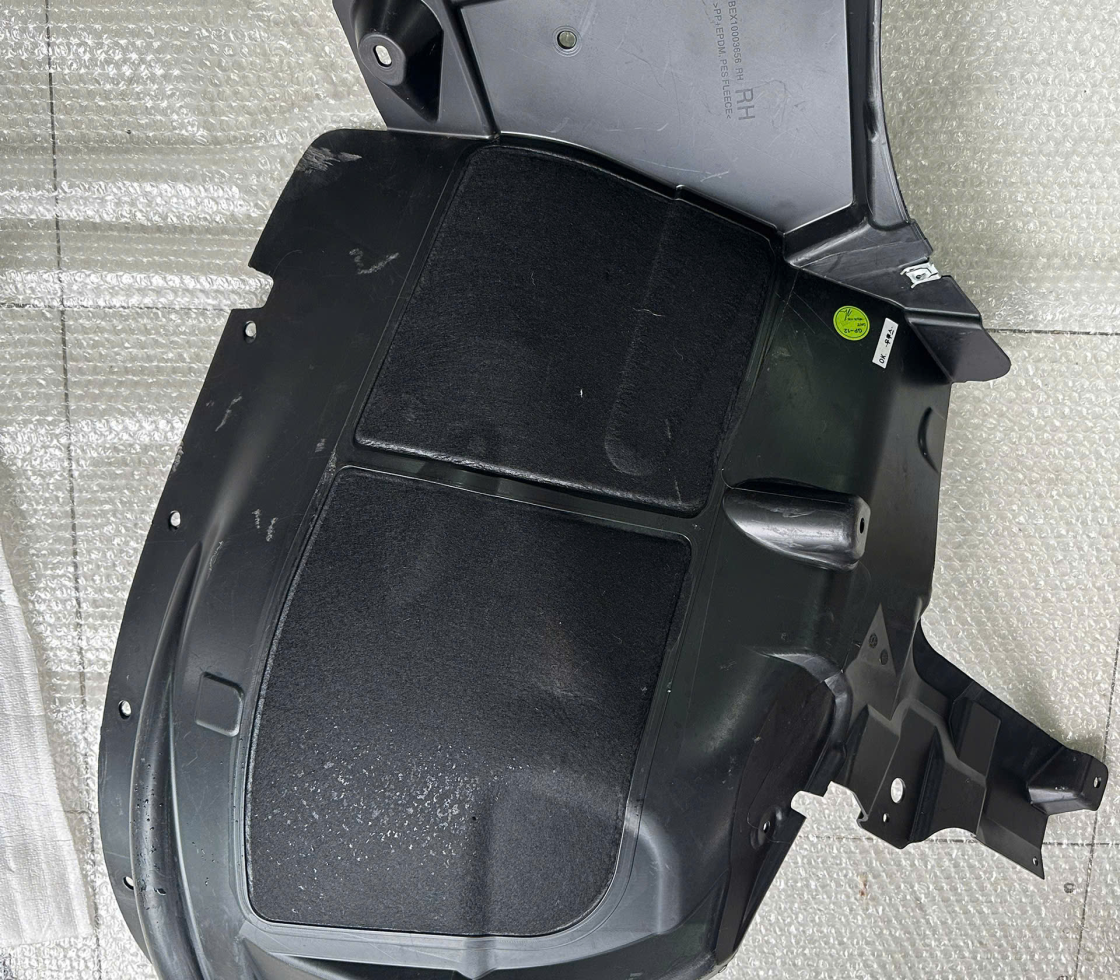 CHẮN BÙN LÒNG VÈ BÁNH XE TRƯỚC  1/2 SAU ,  BÊN PHẢI LUX SA - CHÍNH HÃNG MỚI 100%