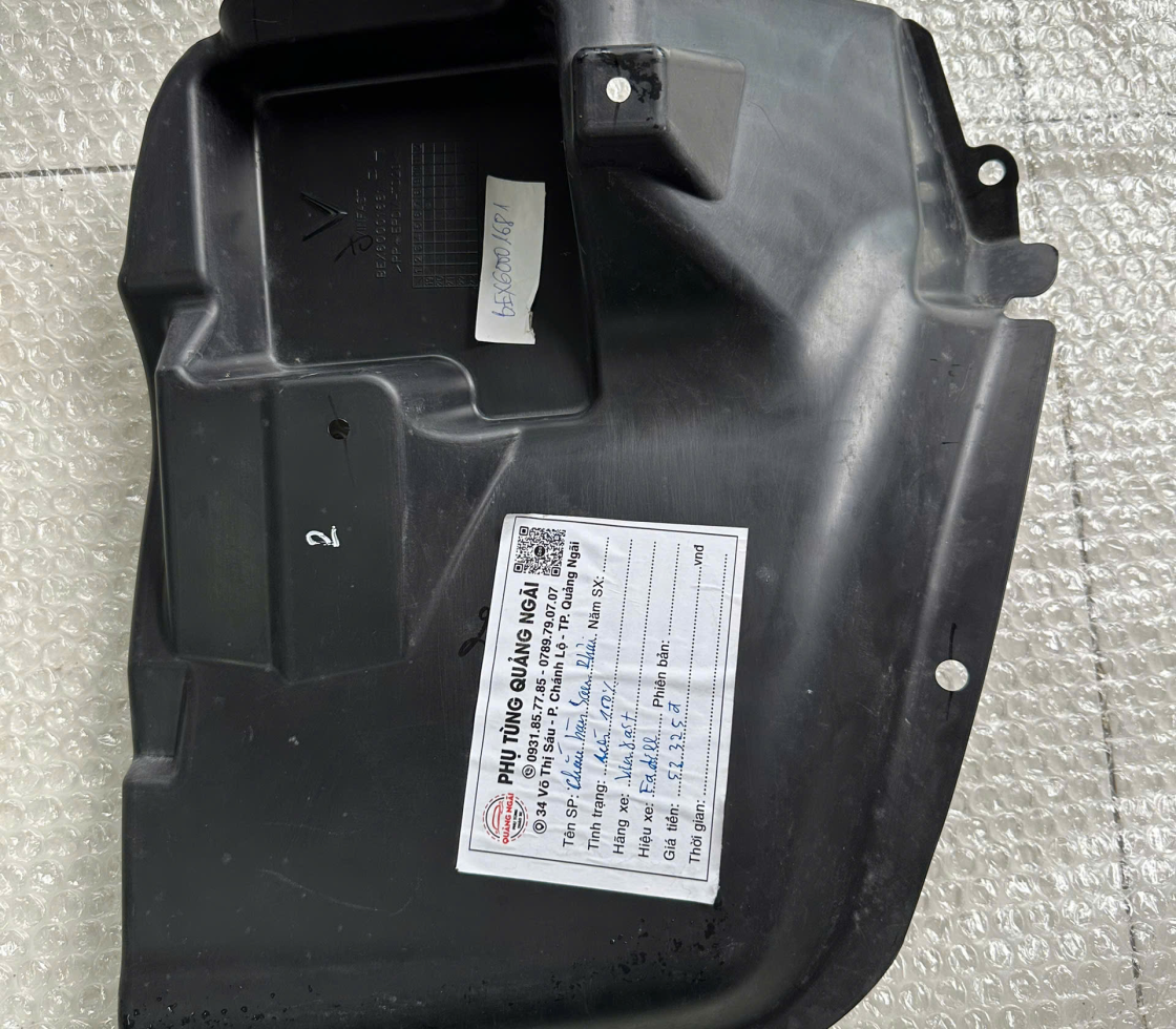 TẤM NHỰA ĐEN CHẮN BÙN BÁNH XE SAU BÊN PHẢI FADILL- CHÍNH HÃNG MỚI 100%