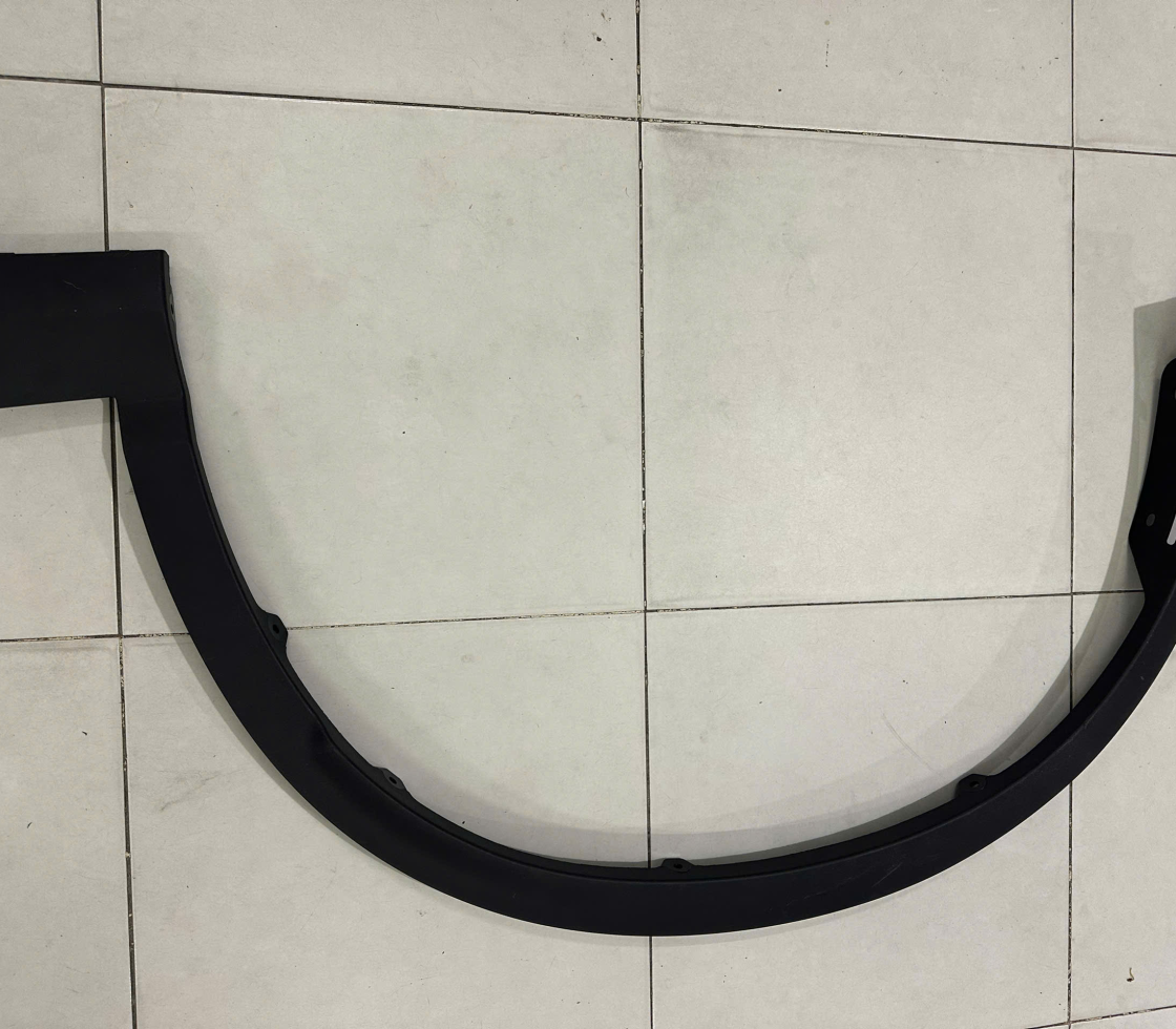 ỐP NHỰA CUA VÈ BÁNH XE TRƯỚC BÊN TRÁI VF8 - CHÍNH HÃNG MỚI 100%