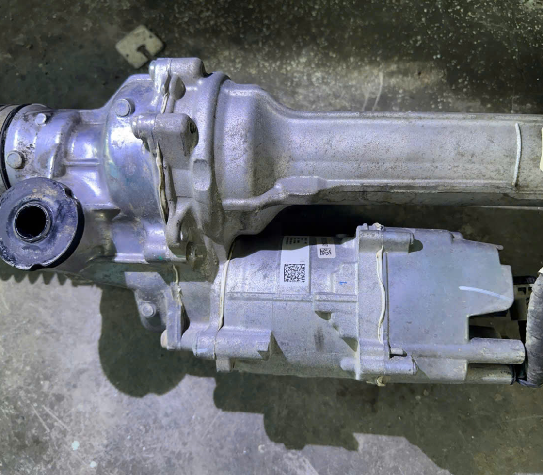 THƯỚC LÁI FORD RANGER 2.0L XLS 2023 AT THÁO XE - CHỈ BỊ GÃY ĐẦU ROTYUN 1 BÊN