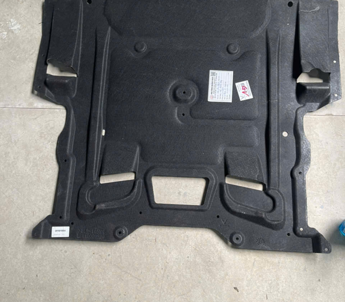 TẤM CHẮN BÙN ĐỘNG CƠ LUX A - CHÍNH HÃNG MỚI 100%