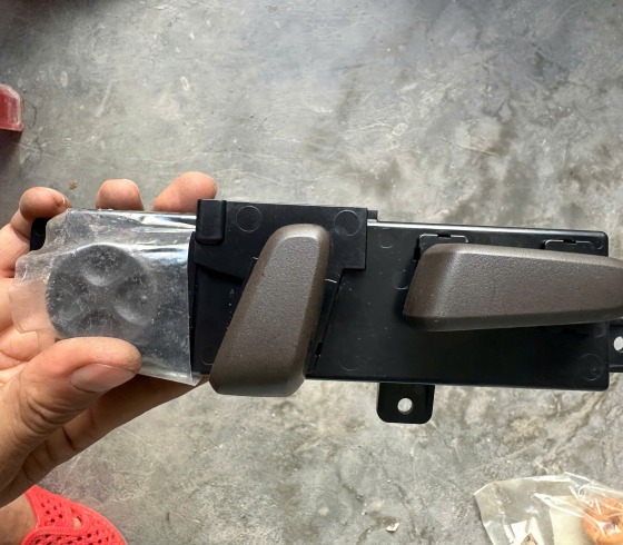 CÔNG TẮC GHẾ BÊN TÀI LUX A - CHÍNH HÃNG MỚI 100%