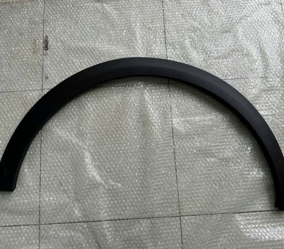 ỐP NHỰA BÁNH XE TRƯỚC BÊN TRÁI VFe34- CHÍNH HÃNG MỚI 100%