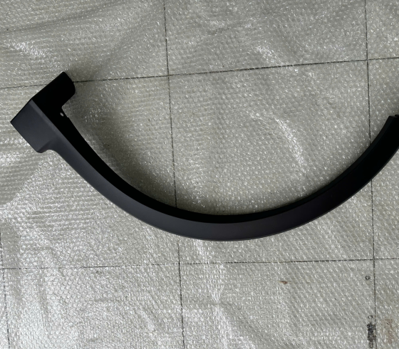 ỐP NHỰA ĐEN CUA VÈ BÁNH XE TRƯỚC TRÁI FADILL - CHÍNH HÃNG MỚI 100%