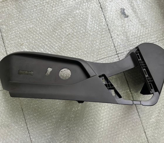 ỐP NHỰA BÊN HÔNG GHẾ BÊN TÀI XẾ LUX A  - CHÍNH HÃNG 100%