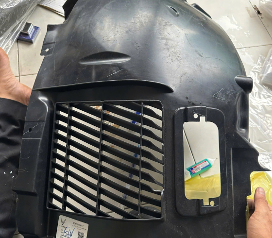 CHẮN BÙN LÒNG VÈ PHÍA TRƯỚC BÊN PHẢI LUX A 1/2 PHÍA TRƯỚC- CHÍNH HÃNG 100%